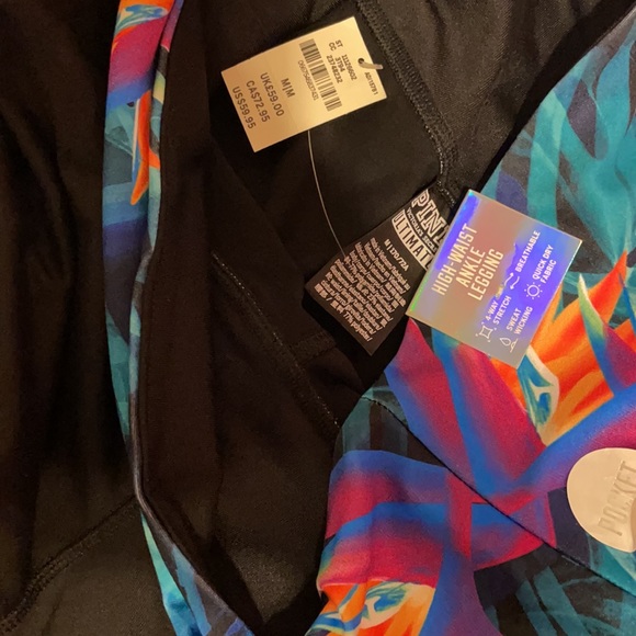 Victoria’s Secret Pink Ultimate Mesh Leggings - Picture 6 of 6